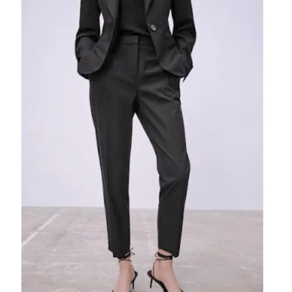 NWOT Zara cotton mid-rise, straight leg, ankle length pants.